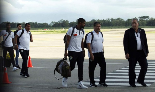 Hermético arribo de la Selección de Panamá a Honduras