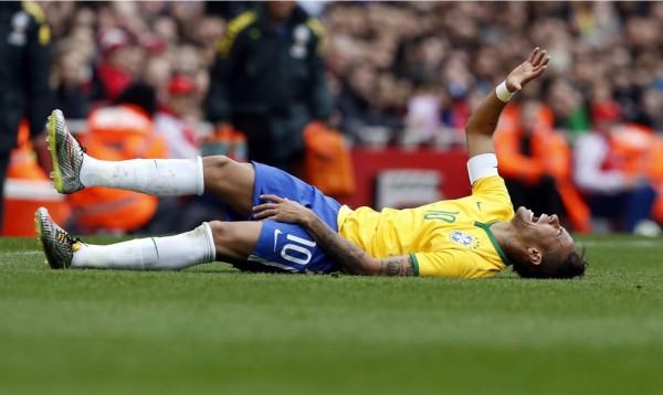 Neymar: 'Lo de hoy no se debería llamar fútbol, sino UFC'