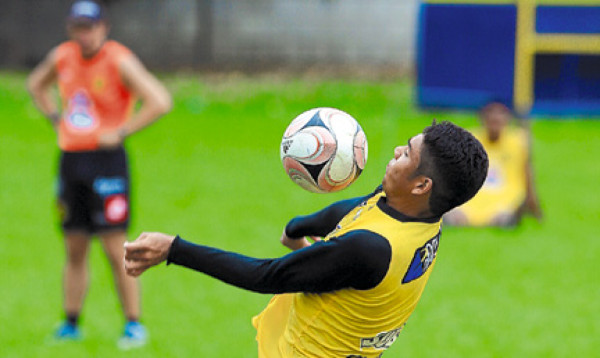 Real España probó puntería para clásico