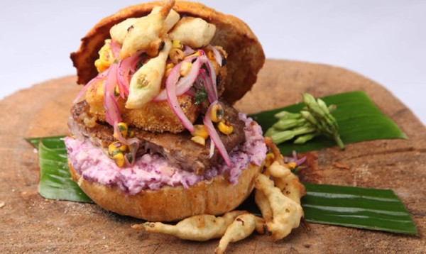 Sándwich de costilla y loroco tempura