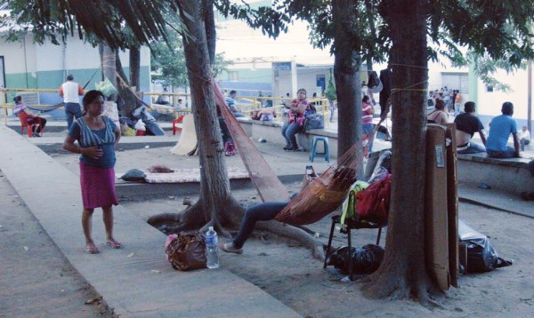 Pasó 60 días durmiendo en una acera del Hospital Rivas por su bebé