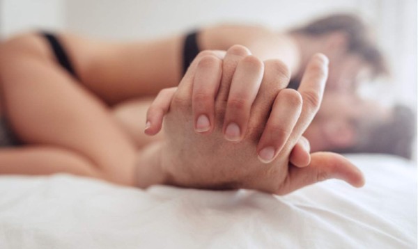 Confunde jovencito cama con amor