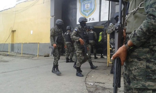 Realizan fuerte operativo policial en el Centro Penal Sampedrano