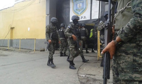 Realizan fuerte operativo policial en el Centro Penal Sampedrano