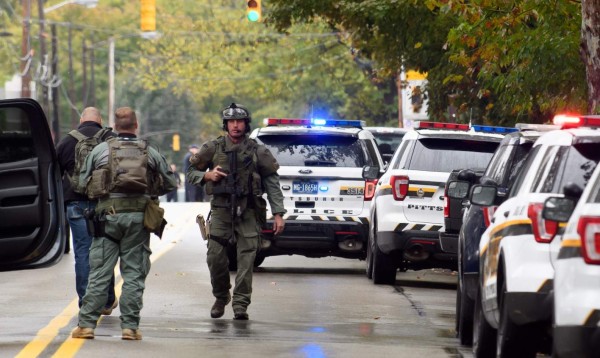 Once muertos deja tiroteo en una sinagoga de Pittsburgh en Pensilvania