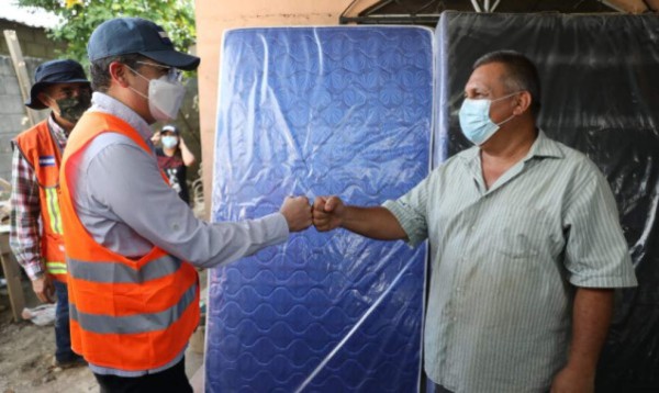Gobierno entrega 624 paquetes de ayuda humanitaria en San Pedro Sula