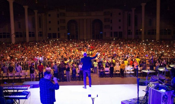 Sampedranos vivieron noche de júbilo y adoración con Marco Barrientos