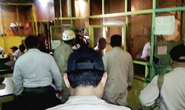 Bomberos inspeccionan los mercados