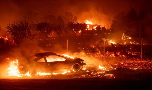 Incendios forestales en California dejan cinco muertos y miles de evacuados