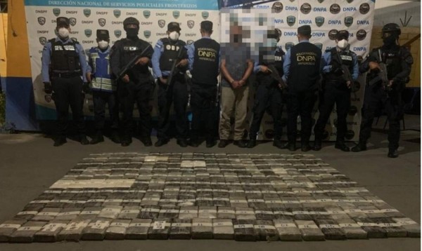 Policía decomisa 200 kilogramos de supuesta cocaína en Puerto Cortés