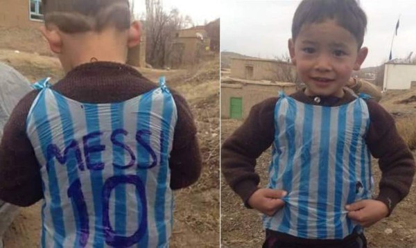 La historia del niño afgano de la camiseta de plástico de Messi