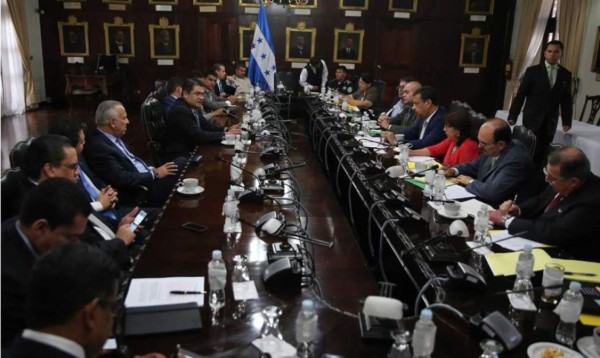 EEUU destaca esfuerzos de Gobierno y oposición hondureña para superar crisis