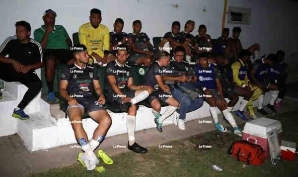 Suspenden Juticalpa - Platense por problemas de electricidad en el estadio