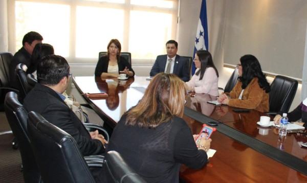 Nueva ministra de Salud pide trabajar en equipo