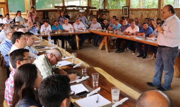 Gobierno expone a empresarios beneficios del corredor turístico