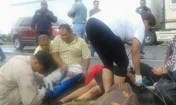 Doce heridos en colisión entre dos pick up en Amarateca