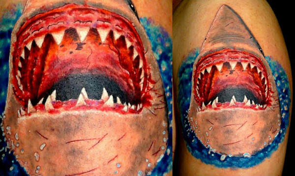 Es mago para partir lenguas, perforar piel y colorear ojos