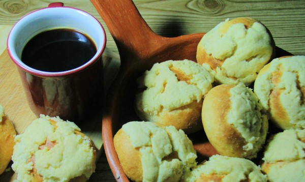 Acompañe las semitas con una taza de café.