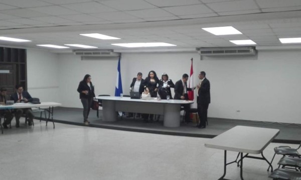 Declaran en rebeldía a 17 diputados citados por el CCEPL