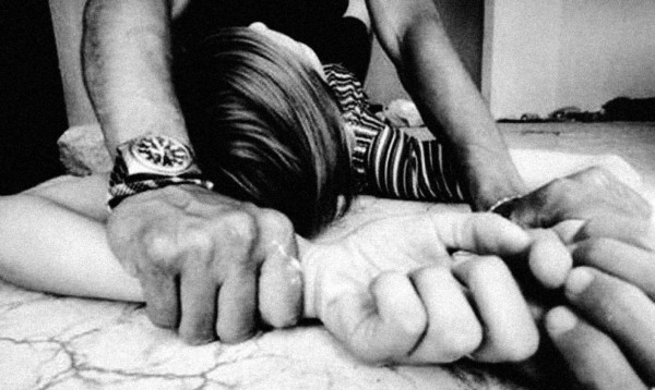 Violación en grupo a una mujer de 35 años conmociona y moviliza a Ecuador 