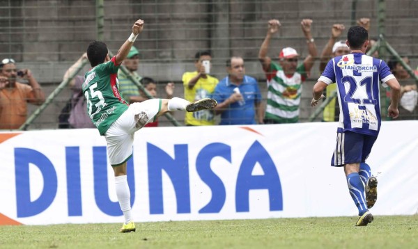 Hermano menor de Mario Berríos debuta con golazo en el Marathón