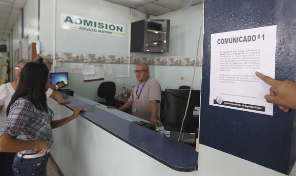 31,000 jubilados del IHSS recibían sus pagos por el banco de los Rosenthal