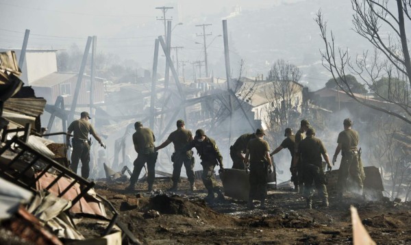 Aumenta a 15 número de muertos en incendio en Chile