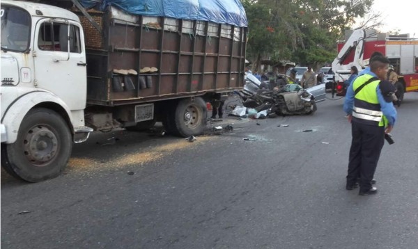 Un muerto y un herido deja fatal accidente en La Ceiba  