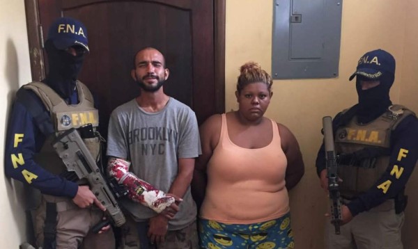 Cae pareja sospechosa de extorsionar a comerciantes en La Ceiba