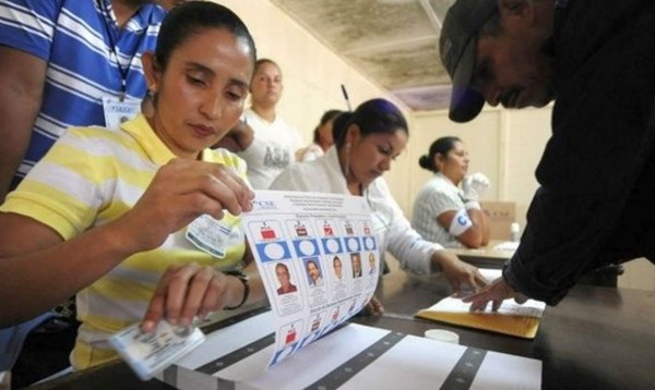Abren mesas de votación en Nicaragua con Ortega como favorito a reelección