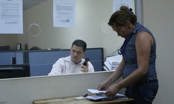 218 exempleados de la DEI han entregado papeles