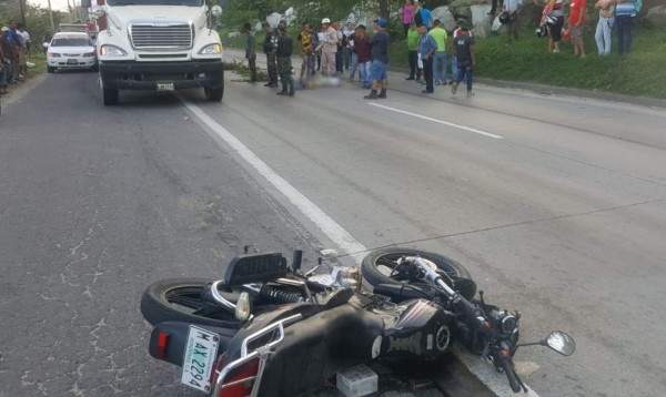 Motociclista muere tras ser impactado por bus en Choloma