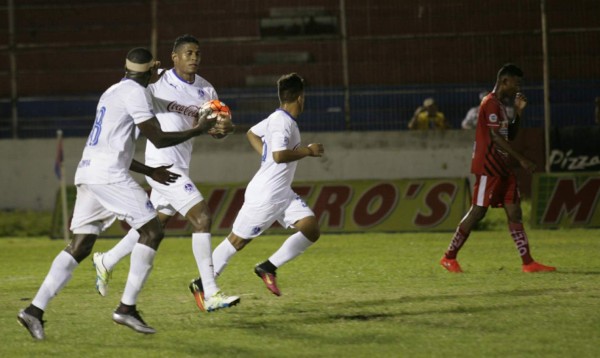 Costly salvó el invicto del Olimpia en La Ceiba
