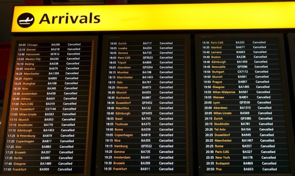 Más de cien vuelos suspendidos en Heathrow por la nieve