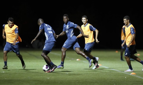 Honduras se prueba en la grama sintética en Houston