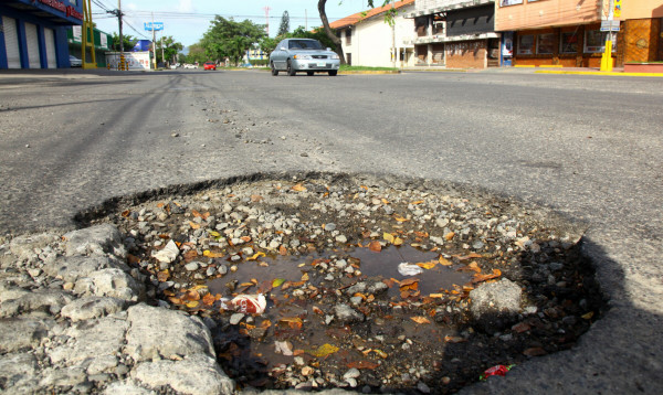 Tres meses y el puente Las Brisas de San Pedro Sula sigue dañado