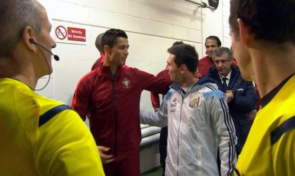 Video: El afectuoso saludo entre Cristiano y Messi