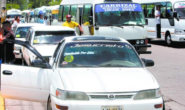 Gobierno autoriza incremento de L1 al taxi colectivo en Tegucigalpa