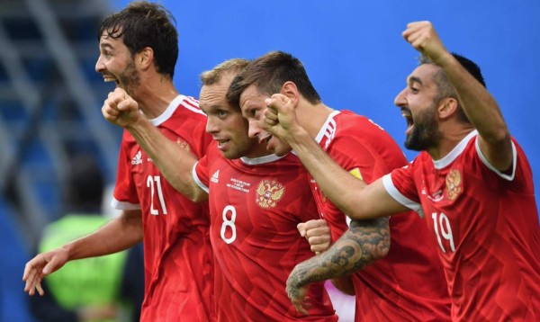 Rusia inicia con pie derecho la Confederaciones en presencia de Putin