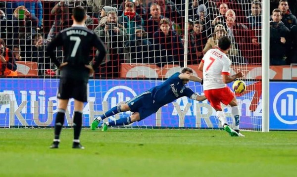 Casillas volvió a parar un penal cuatro temporadas después