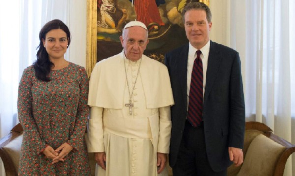 Sorpresiva renuncia del portavoz del papa Francisco y su adjunta