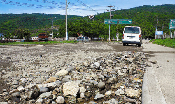 Daños en 15 colonias por tormenta en San Pedro