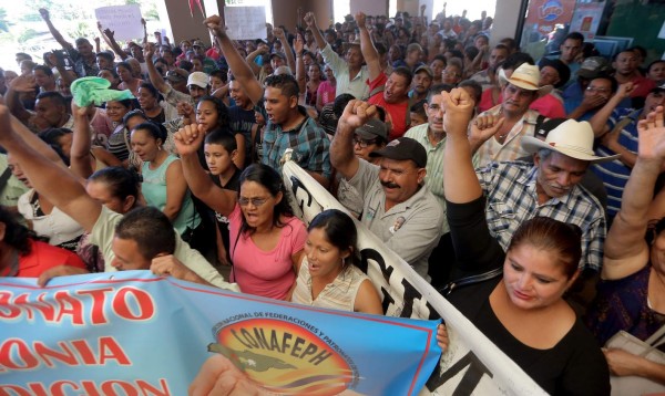 Con plantón pobladores exigen legalización de tierras