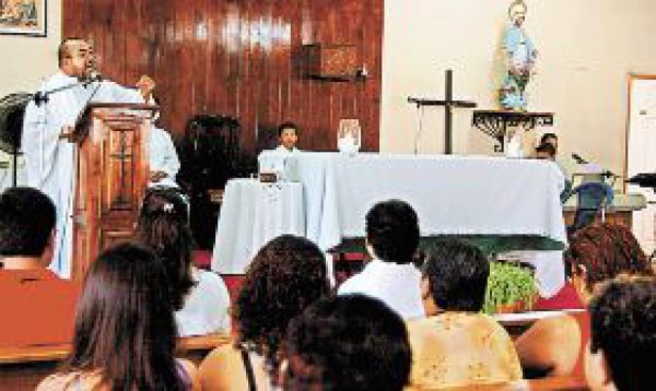 Católicos unidos en la Santa Misión
