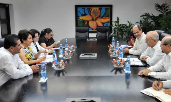 Honduras y Cuba acuerdan estrechar relaciones