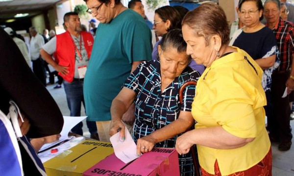 Ejército salvadoreño refuerza seguridad por amenazas de pandillas en comicios