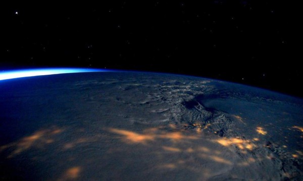 Astronauta 'tuitea' fotos de la gran tormenta en EE.UU.