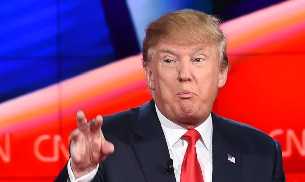 Trump describe pasada conducta de Bill Clinton como 'violación'