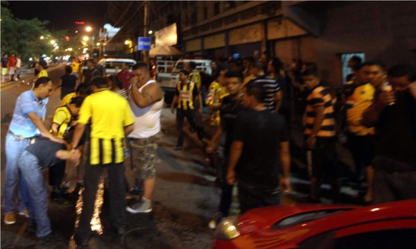 Barra del Real España provoca disturbios en las afueras del estadio