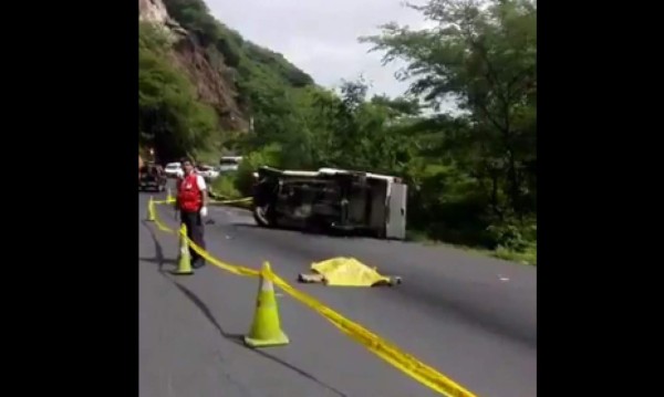 Mortal accidente deja una persona muerta en curva Moramulca